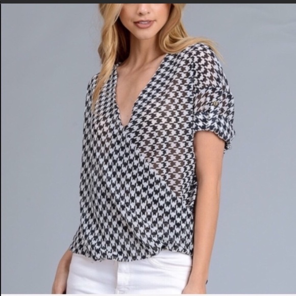 Houndstooth Criss Cross Top - Picture 2 of 7